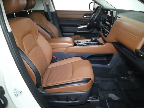 Certified 2024 Nissan Pathfinder Platinum w/ Cargo Package AWD/4WD image 39