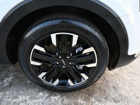 Used 2025 Kia Telluride SX image 11