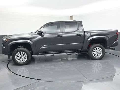 Used 2025 Toyota Tacoma SR5 AWD/4WD image 4