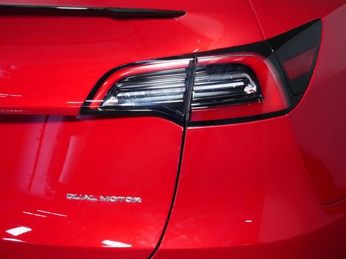 Used 2023 Tesla Model Y Long Range image 17