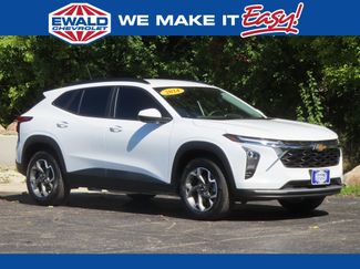 Certified 2024 Chevrolet Trax LT w/ Driver Confidence Package image 1
