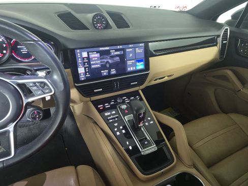 Used 2020 Porsche Cayenne image 9