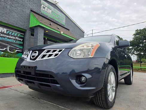 Used 2013 Nissan Rogue SV w/ Premium Pkg FWD image 2