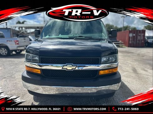Used 2018 Chevrolet Express 2500 w/ Driver Convenience Package RWD image 2
