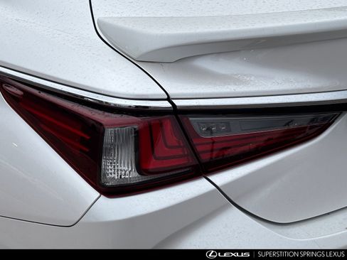 Used 2023 Lexus ES 300h w/ Premium Package image 9