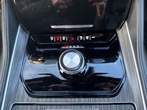 Used 2024 Jeep Wagoneer Series II w/ Flexible Seating Group image 24