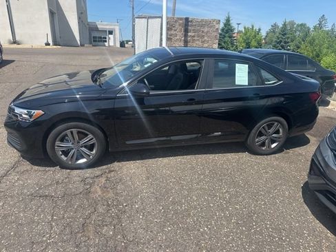 Used 2023 Volkswagen Jetta SE w/ Panoramic Sunroof Package FWD image 6