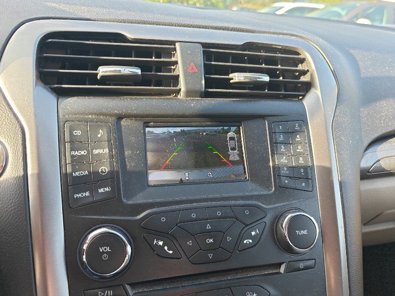 Used 2017 Ford Fusion SE FWD image 13