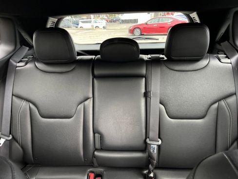 Used 2025 Jeep Compass Limited image 39