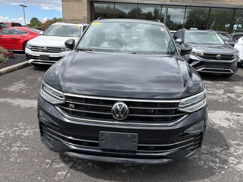 Used 2024 Volkswagen Tiguan SE R-Line AWD/4WD image 3