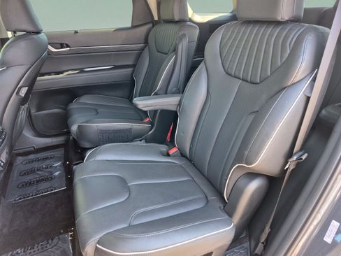 Certified 2024 Hyundai Palisade Limited FWD image 17