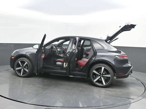 New 2026 Porsche Macan AWD/4WD image 44