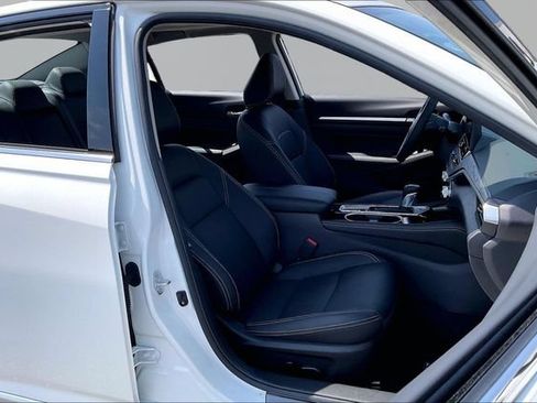 Used 2025 Nissan Altima 2.5 SL FWD image 20