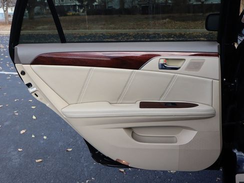 Used 2009 Toyota Avalon Limited image 24