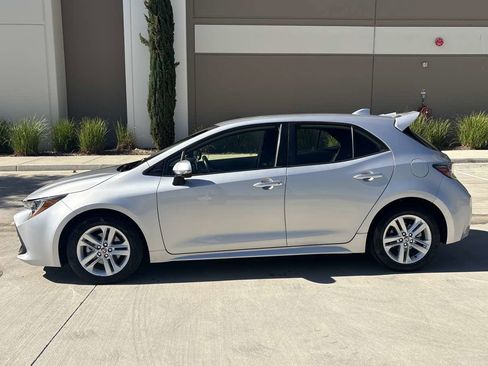 Used 2020 Toyota Corolla SE image 2