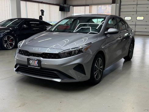 Used 2023 Kia Forte LXS FWD image 5