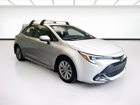 Used 2023 Toyota Corolla SE FWD image 3