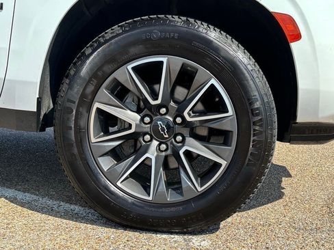Used 2023 Chevrolet Suburban Z71 image 9