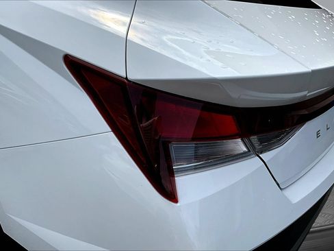 Used 2025 Hyundai Elantra SE FWD image 20