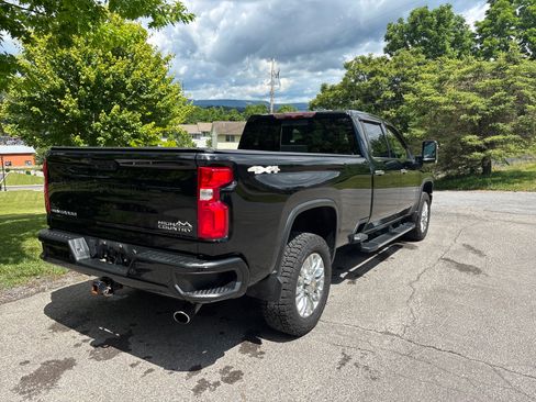 Used 2022 Chevrolet Silverado 2500 High Country w/ Z71 Off-Road Package AWD/4WD image 3