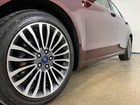 Used 2017 Ford Fusion SE w/ Fusion SE Technology Package image 2