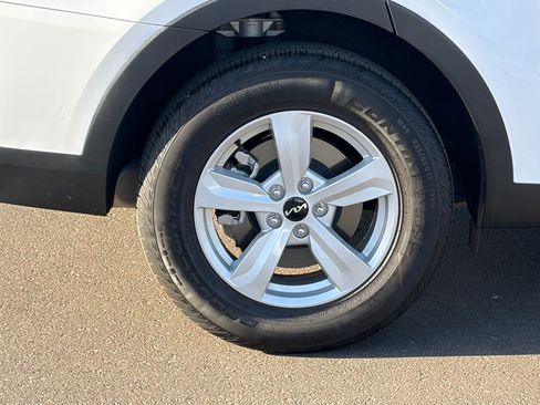 Used 2025 Kia Sorento LX FWD image 10