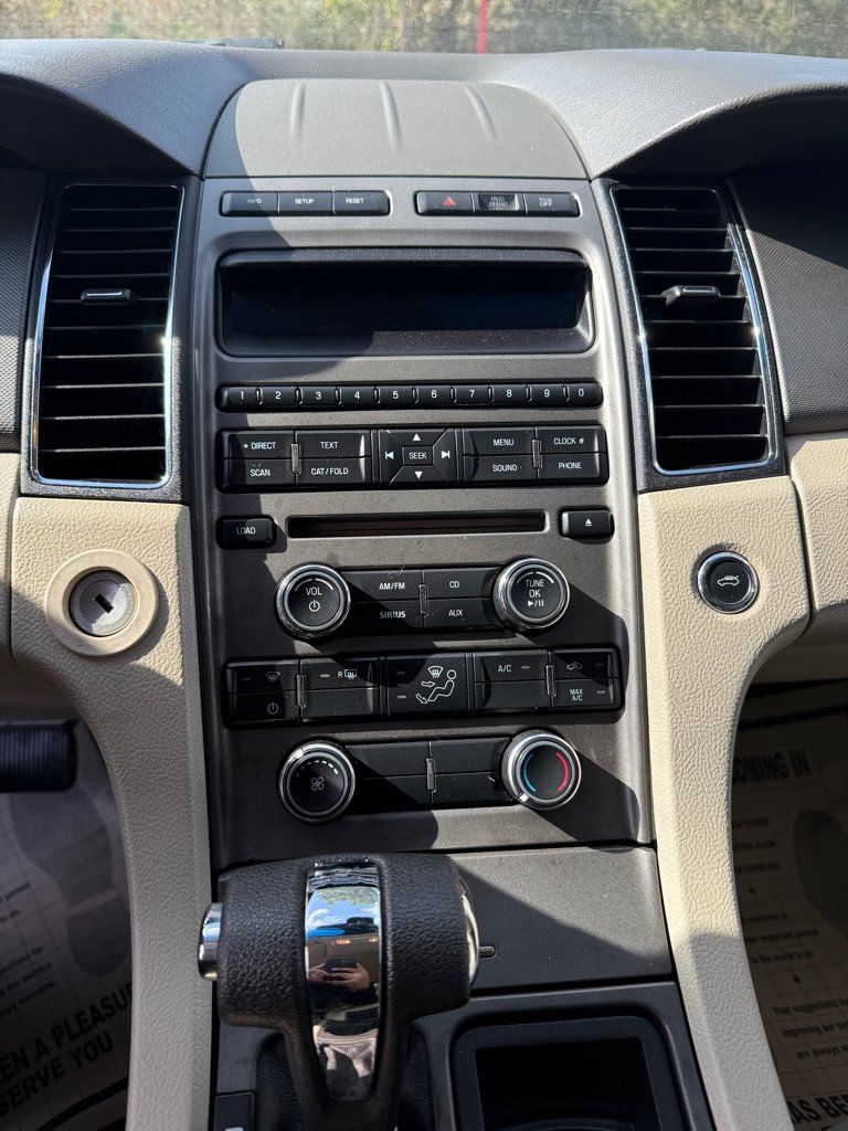 Used 2012 Ford Taurus SE FWD image 12