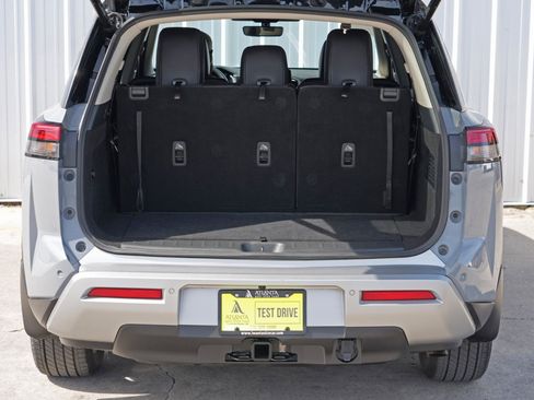 Used 2024 Nissan Pathfinder Platinum image 9