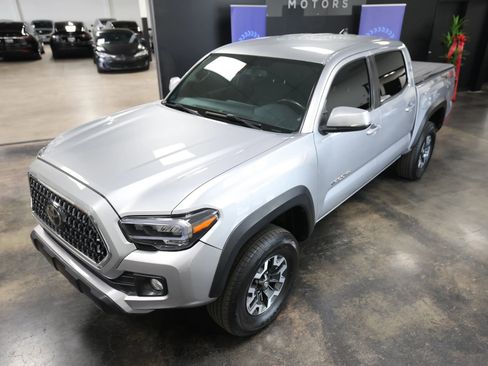 Used 2019 Toyota Tacoma TRD Off-Road w/ Technology Package image 9