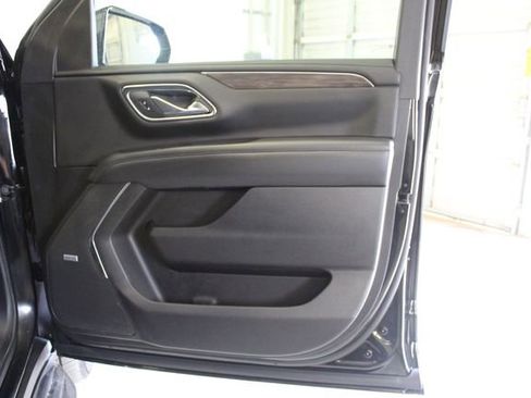 Used 2023 Chevrolet Suburban LT w/ Luxury Package AWD/4WD image 25