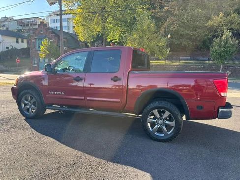 Used 2015 Nissan Titan SV w/ SV Value Truck Package AWD/4WD image 5