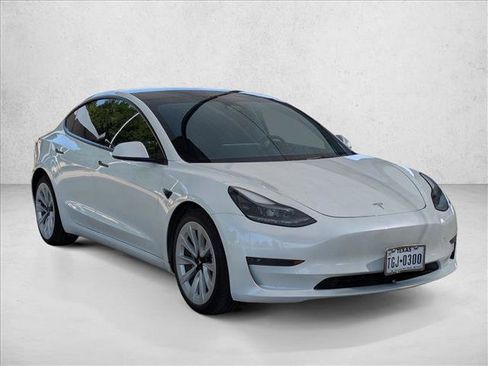 Used 2023 Tesla Model 3 Standard Range RWD image 3