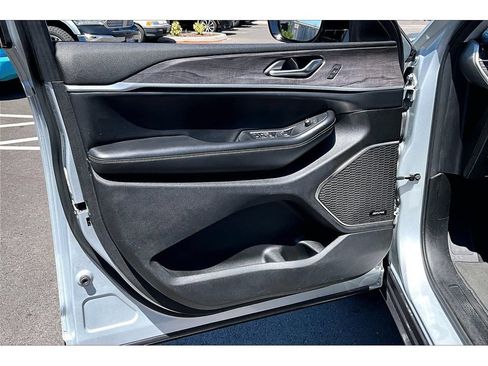 Used 2022 Jeep Grand Cherokee Limited RWD image 23