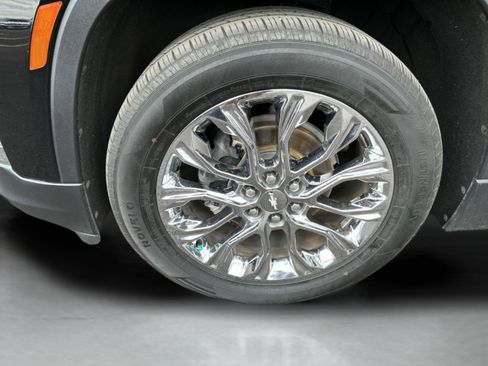 Used 2022 Chevrolet Traverse LT FWD image 29
