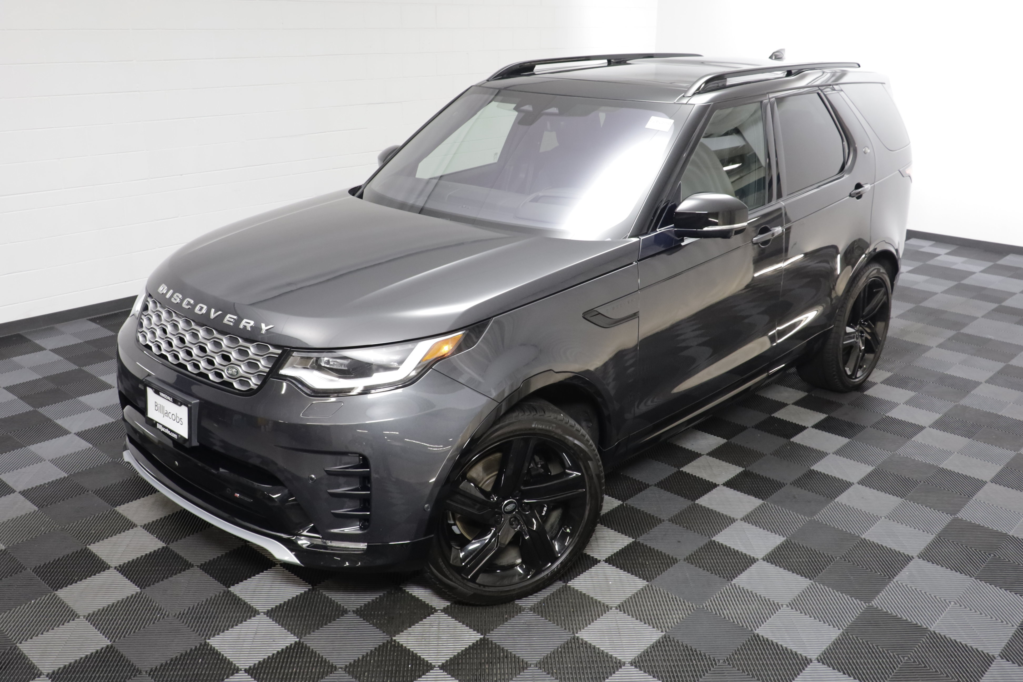 Used 2023 Land Rover Discovery Metropolitan Edition AWD/4WD image 2