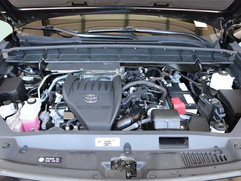 Used 2023 Toyota Highlander L image 13