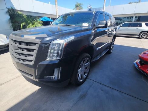 Used 2017 Cadillac Escalade Luxury AWD/4WD image 3