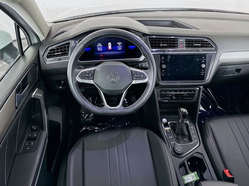 Used 2023 Volkswagen Tiguan SE w/ Panoramic Sunroof Package image 30