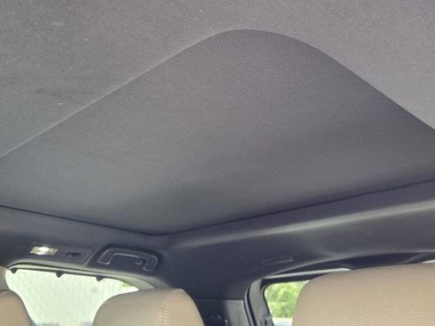 Used 2018 Land Rover Discovery HSE image 14