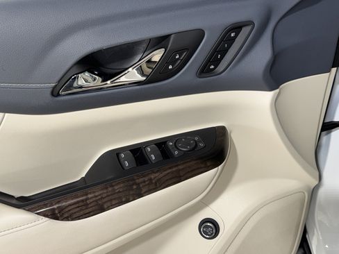 Used 2022 GMC Acadia Denali w/ Denali Ultimate Package image 19