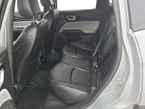 Used 2024 Jeep Compass Limited image 30