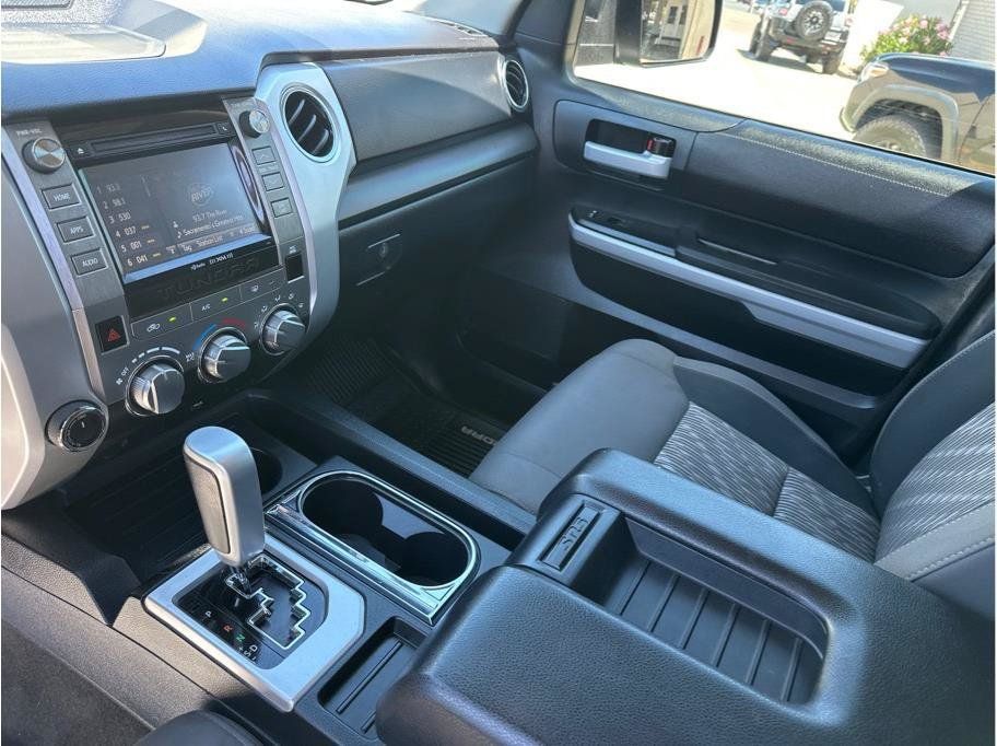 Used 2019 Toyota Tundra SR5 w/ SR5 Upgrade Package AWD/4WD image 15