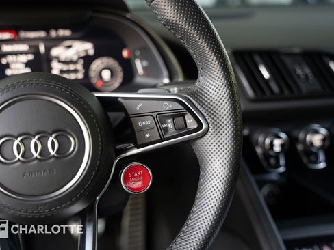 Used 2020 Audi R8 V10 w/ Carbon Exterior Package image 28