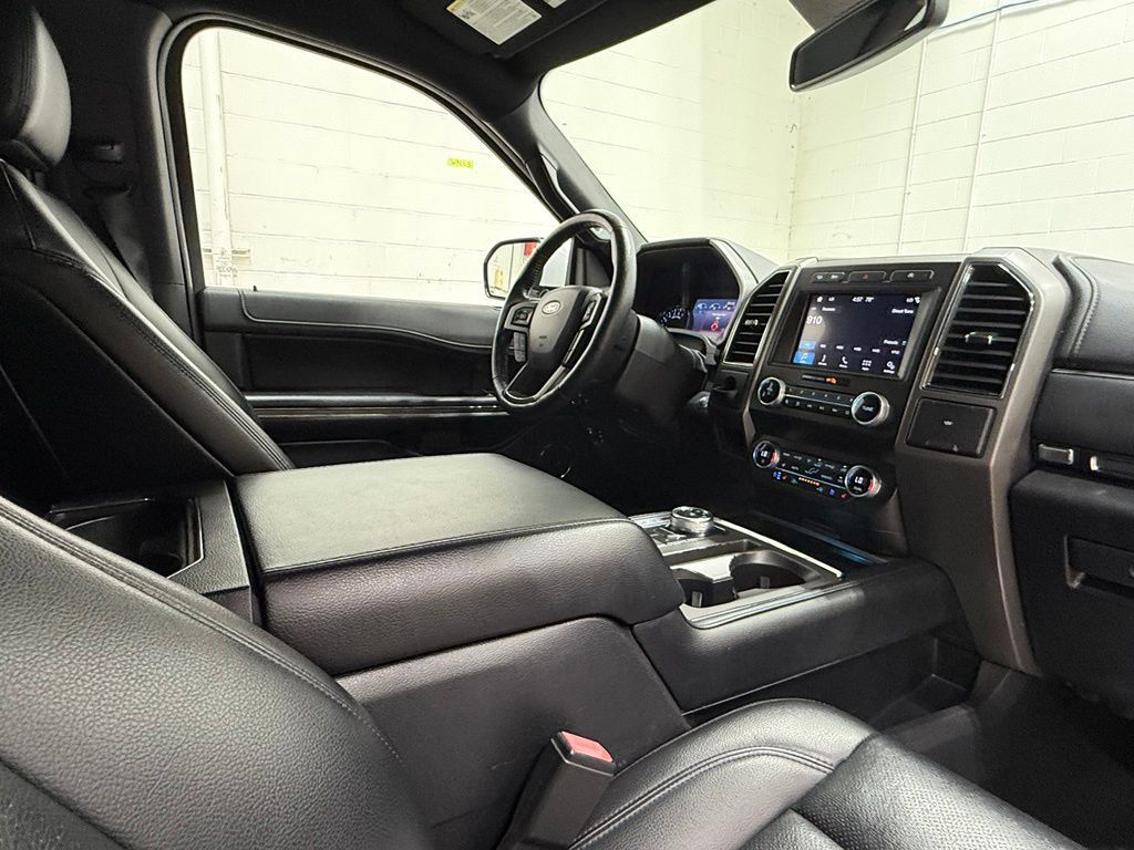 Used 2019 Ford Expedition XLT w/ Equipment Group 202A AWD/4WD image 46