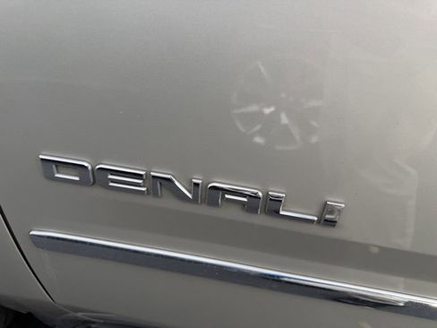 Used 2016 GMC Yukon Denali image 7