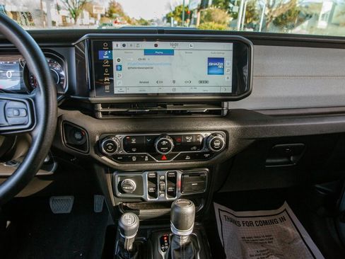 Used 2024 Jeep Gladiator Sport image 11