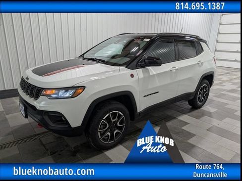 Used 2025 Jeep Compass Trailhawk AWD/4WD image 1