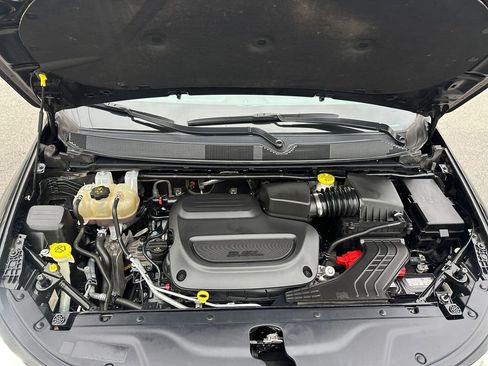 Used 2021 Chrysler Pacifica Touring-L w/ Uconnect Theater Family Group image 23