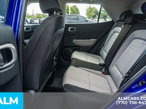 Used 2024 Hyundai Venue SEL FWD image 21