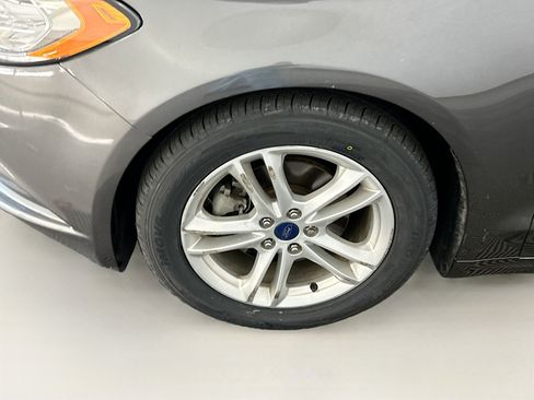 Used 2018 Ford Fusion SE image 11